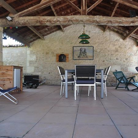 Le Hangar Saint-Jean-dʼAngély Eksteriør bilde