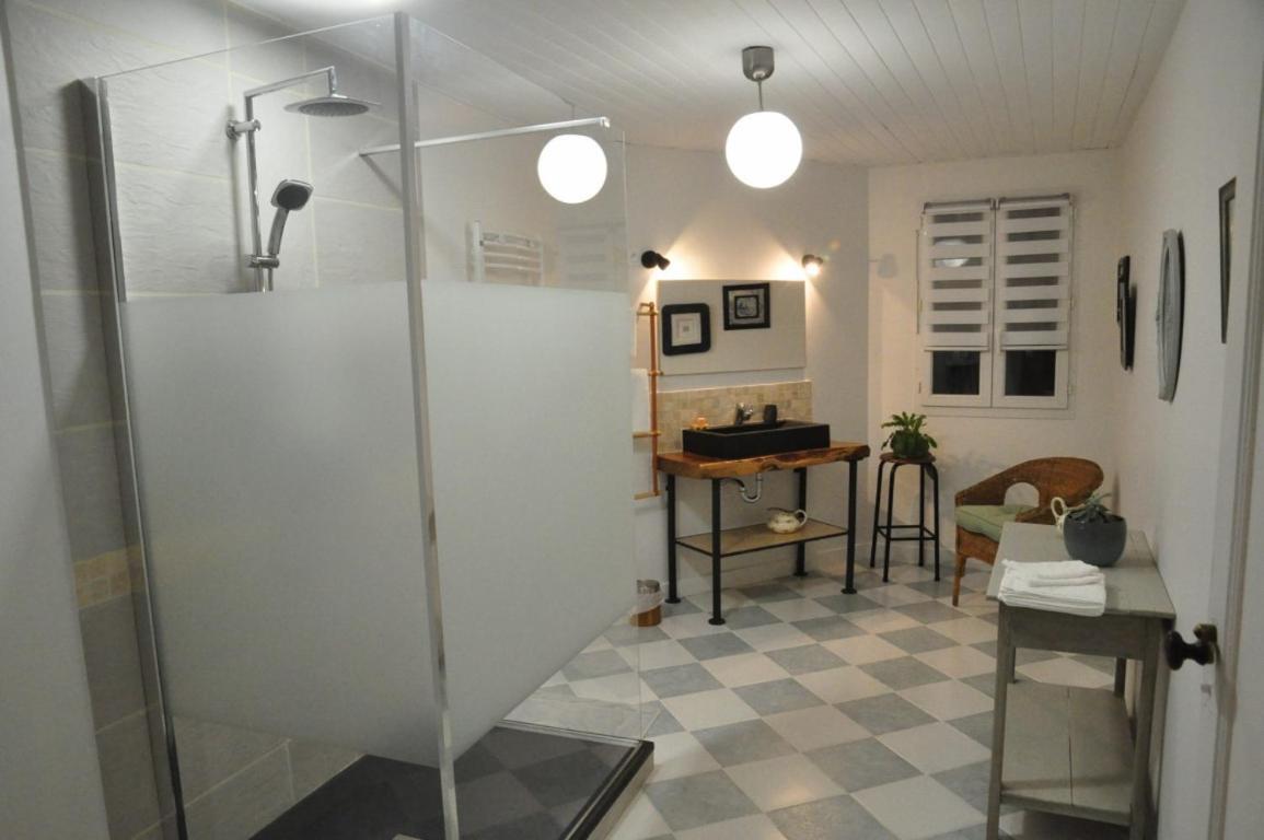 Le Hangar Saint-Jean-dʼAngély Eksteriør bilde